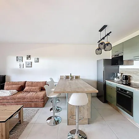 Appartement Dans Neuve Avec Piscine *